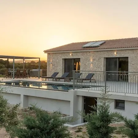 Brand New: Kefalonia Stone - Trapezaki Retreat 别墅 *